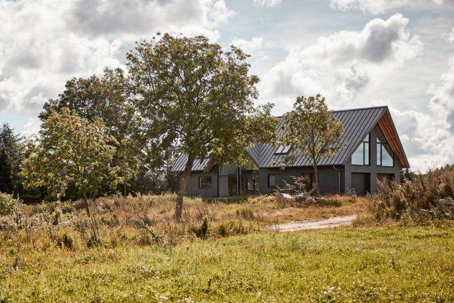 Jow jow – dee’ stålprofiler på vendelbomål’sk og dee’ mousi, Hjabelundvej 49, 9830 Tårs